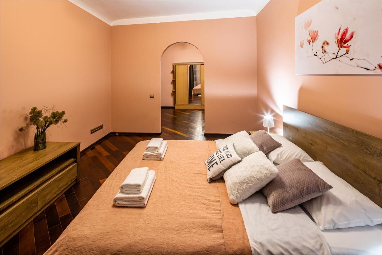 The Main Square! 2 Separated Bedrooms, Balcony Львов Экстерьер фото